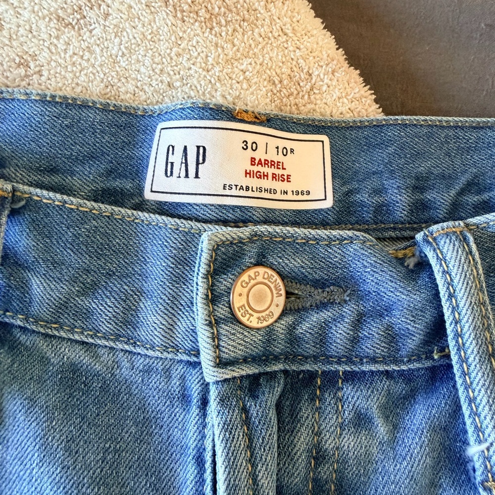 GAP  Barrel High Rise Jeans Size 10